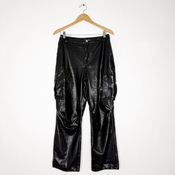 7 For All Mankind Faux Leather Cargo Pants – Size Small - Picture 3 of 8